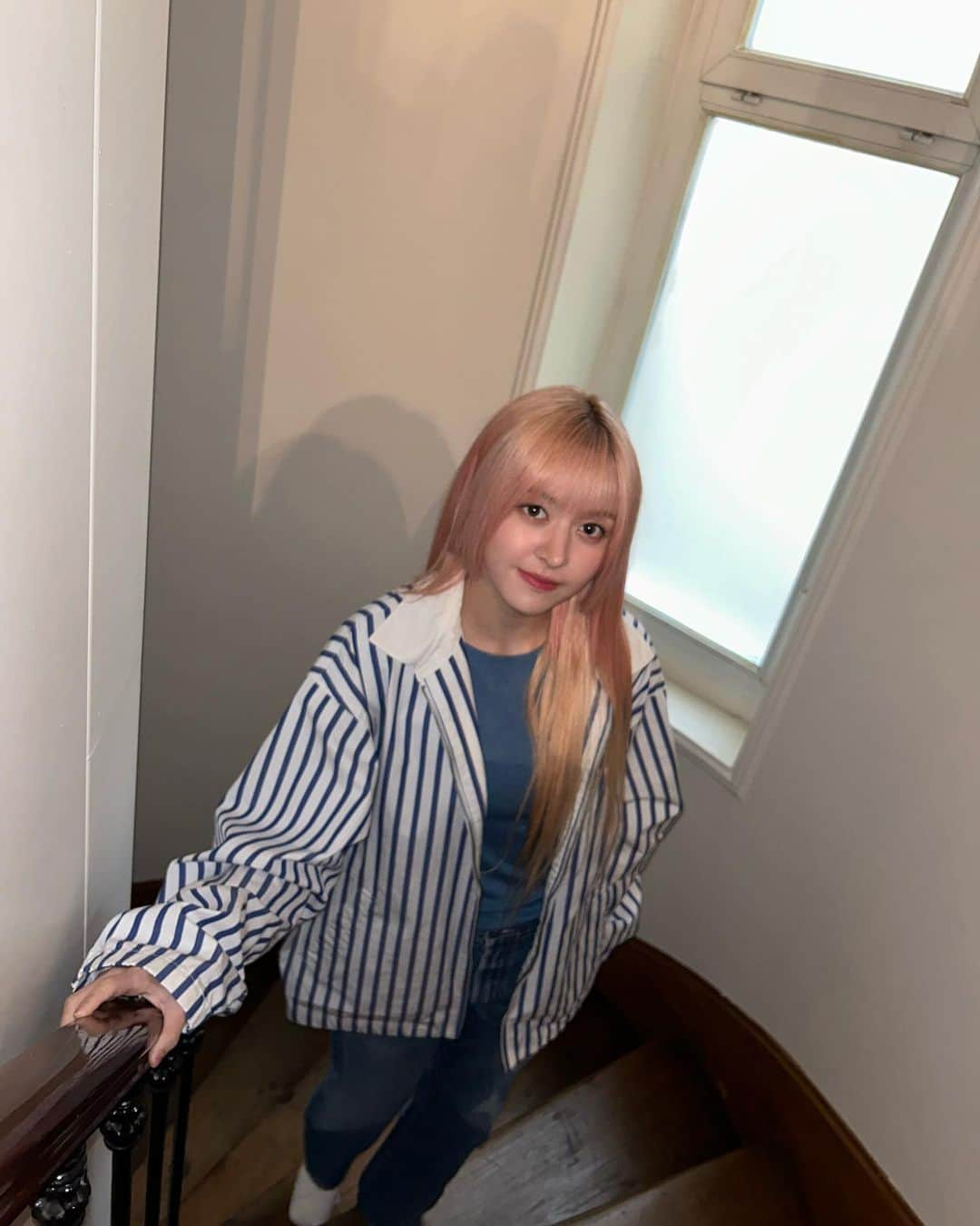 NMIXXさんのインスタグラム写真 - (NMIXXInstagram)「In a random Paris hallway #MIXXPEDIA #PICK_PARIS #NMIXX #엔믹스 #LILY #릴리」5月8日 10時39分 - nmixx_official