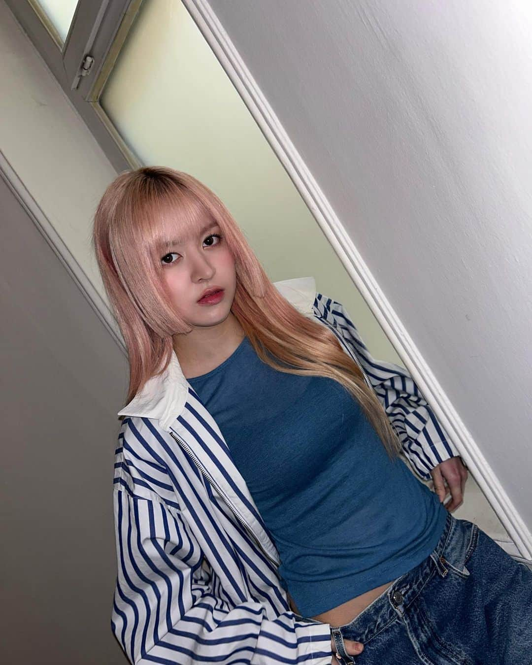 NMIXXさんのインスタグラム写真 - (NMIXXInstagram)「In a random Paris hallway #MIXXPEDIA #PICK_PARIS #NMIXX #엔믹스 #LILY #릴리」5月8日 10時39分 - nmixx_official