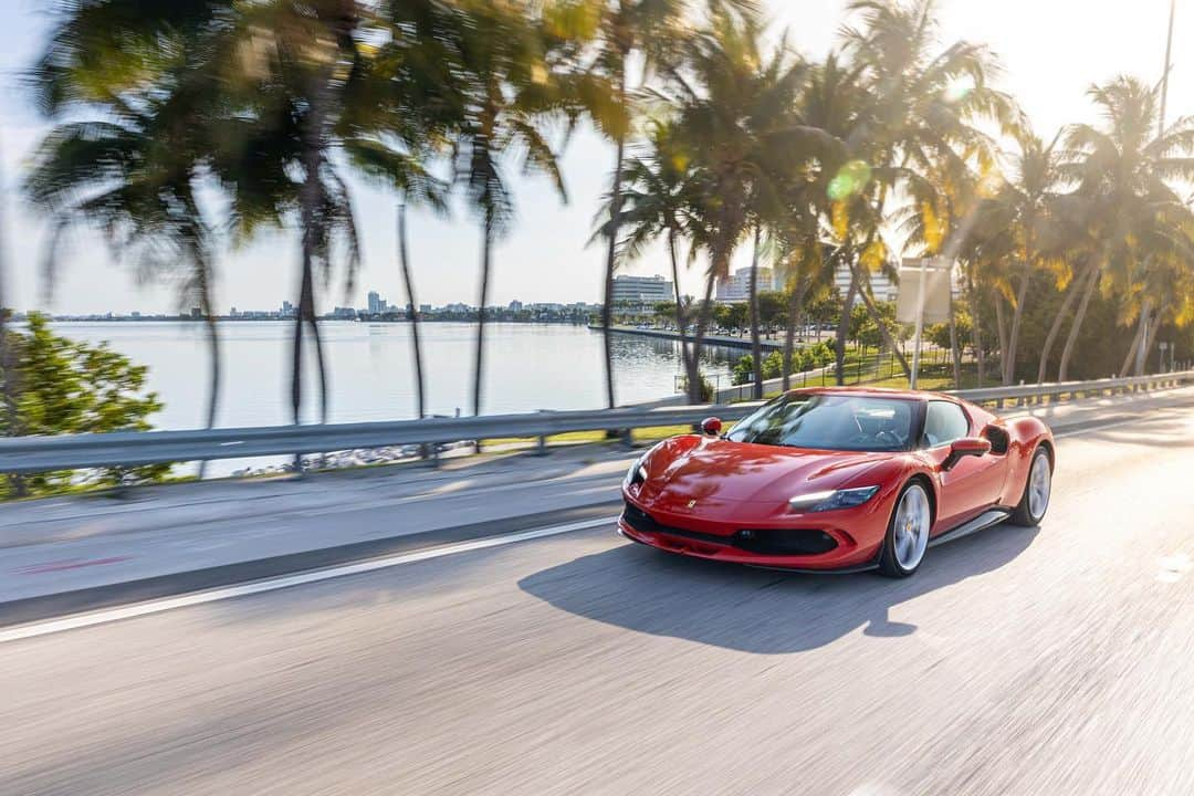 Ferrari USAさんのインスタグラム写真 - (Ferrari USAInstagram)「A glamorous and exhilarating weekend at the Miami Grand Prix. Welcome to #CasaFerrari. 🏎️🔥⁣ ⁣ #Ferrari #MiamiGrandPrix #ScuderiaFerrari @Maluma #FerrariRomaSpider」5月8日 10時57分 - ferrariusa