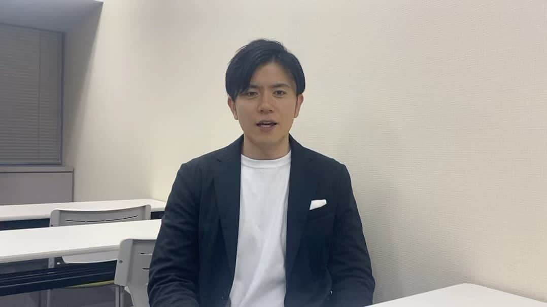 青木源太のインスタグラム：「みなさんこんにちは、私もサポーターの一人として参加している「アクエリアス進む人サポーターズ」✨ おかげさまで毎日たくさんのコメントをいただいてます😊ありがとうございます！ 引き続き​あなたの頑張りエピソードを募集中！！ 直筆サイン入りカードとアクエリアスも1ケース（24本）当たりますので、コメントの際は「#青木さん 」を付けるのを忘れずに！ さらに今なら、アクエリアスのラベルから二次元コードを読み込んで応募すると、豪華プレゼントが当たるキャンペーンも開催しています♪ ぜひぜひ参加してみてください。それではみなさんのコメント、お待ちしてます☀️ #pr #アクエリアスは進む人のそばに」