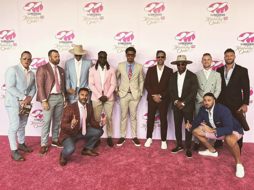 アーロン・ロジャースのインスタグラム：「The Crew. #Derby2023 #brotherhood #family #」