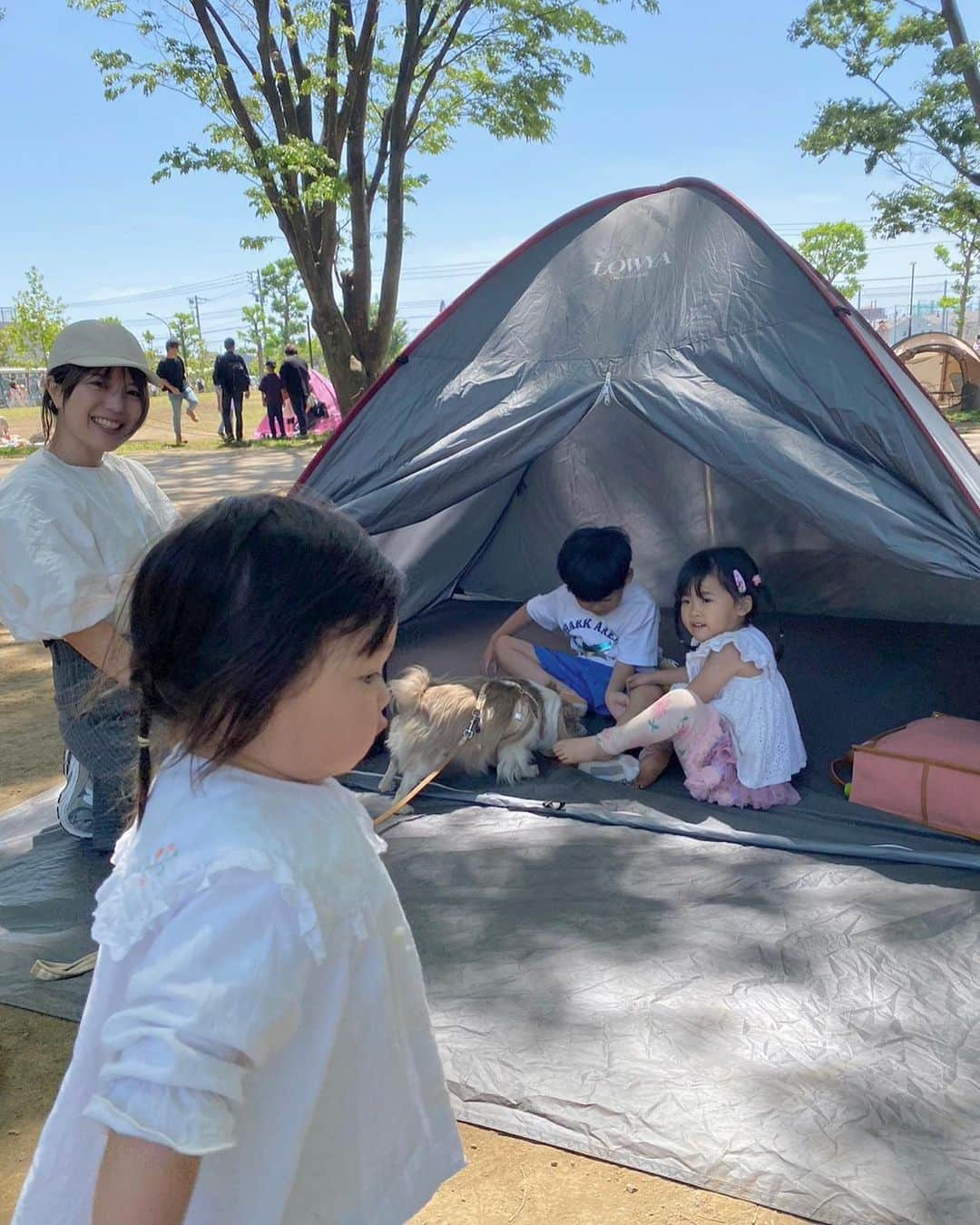 新倉真奈美さんのインスタグラム写真 - (新倉真奈美Instagram)「GW終わりましたね🌿☀️  少しお休み頂いたので久しぶりに地元に帰ったり 友人家族とピクニックしたり🧺♡  楽しい時間を過ごせました🤍  それにしても娘の横顔が丸過ぎて大変なことになってきてます🐥」5月8日 11時08分 - mana0809