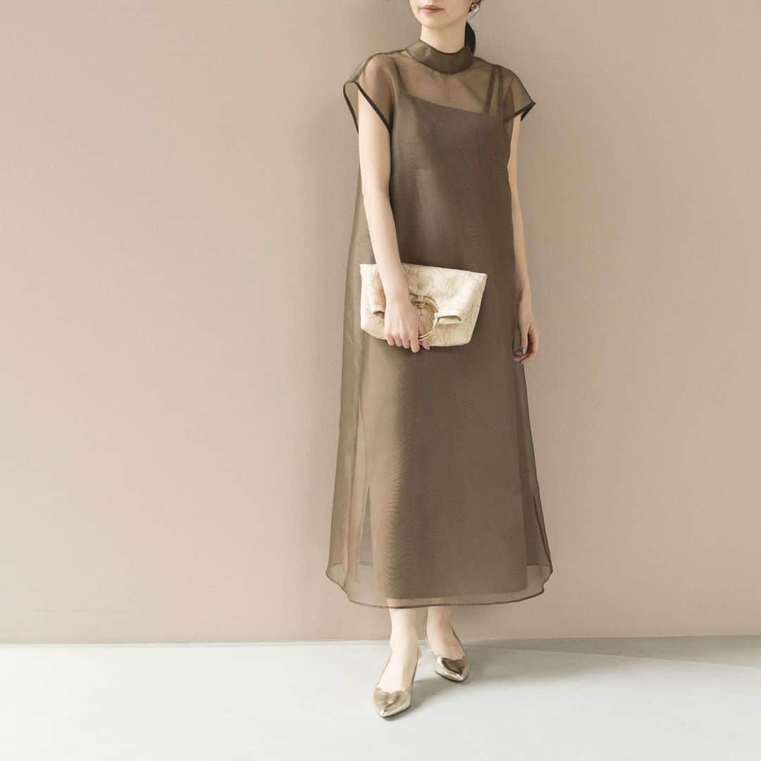 kaene －カエン－さんのインスタグラム写真 - (kaene －カエン－Instagram)「- re stock -  人気商品、アシンメトリーオーガンジードレスが再入荷しました！  ▪︎ Asymmetrical organdy dress / No.100807 color : brown / black size : 1 / 2 model : 160cm ( size1 )  coordinate ▶︎▶︎▶︎  ▪︎ 2-way clutch bag / No.040104 color : beige / gray / black size : FREE  ▪︎ Scalloped pumps / No.050017 color : pink beige / gold size : 35 / 36 / 37 / 38 / 39 coming soon...  #kaene #ゲストドレス  #結婚式お呼ばれ  #結婚式コーデ  #オケージョンドレス」5月8日 11時25分 - kaene_official