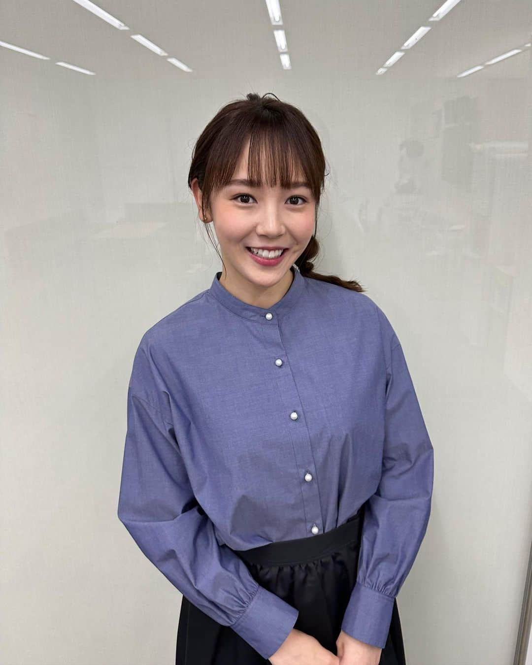 森千晴さんのインスタグラム写真 - (森千晴Instagram)「今朝はサイドから髪の毛を出してもらいました😆  今日からお仕事復帰！という方も多いと思います！腕を回しすぎず！のんびり頑張りましょう😙  0508(月) トップス、ボトムス @nolleys_official　 アクセサリー @osewaya_official」5月8日 11時32分 - mori.chiharu