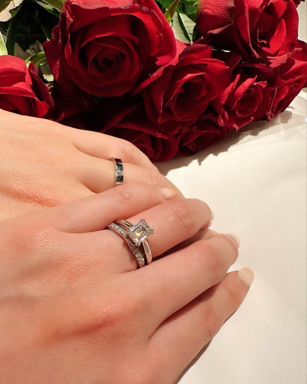 のインスタグラム：「💍🌹」