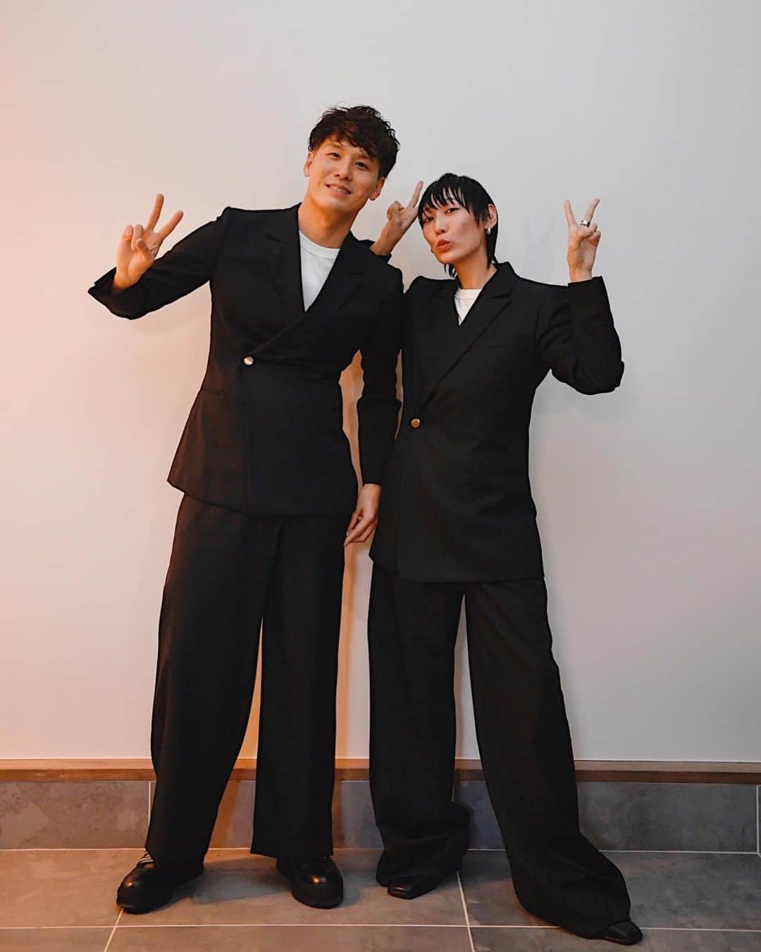 梅川壱ノ介（舞踊家）のインスタグラム：「𝐈𝐭 𝐰𝐚𝐬 𝐚 𝐟𝐮𝐧 𝐬𝐡𝐨𝐨𝐭! ￣￣￣￣￣￣￣￣￣￣￣￣￣￣￣￣￣￣￣￣￣￣￣ 久しぶりの撮影、とても楽しかったです！ ありがとうございました！  仕上がりが楽しみ🥰  #梅川壱ノ介 #舞踊家 #日本舞踊 #撮影 #ClassicJapanesedance #traditionaljapanesedance」