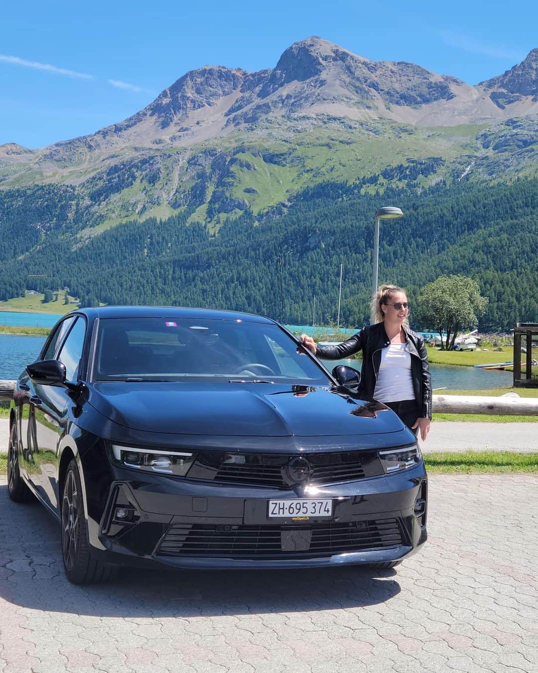 ジウリア・シュタイングルーバーのインスタグラム：「having a good time with @opel.ch」