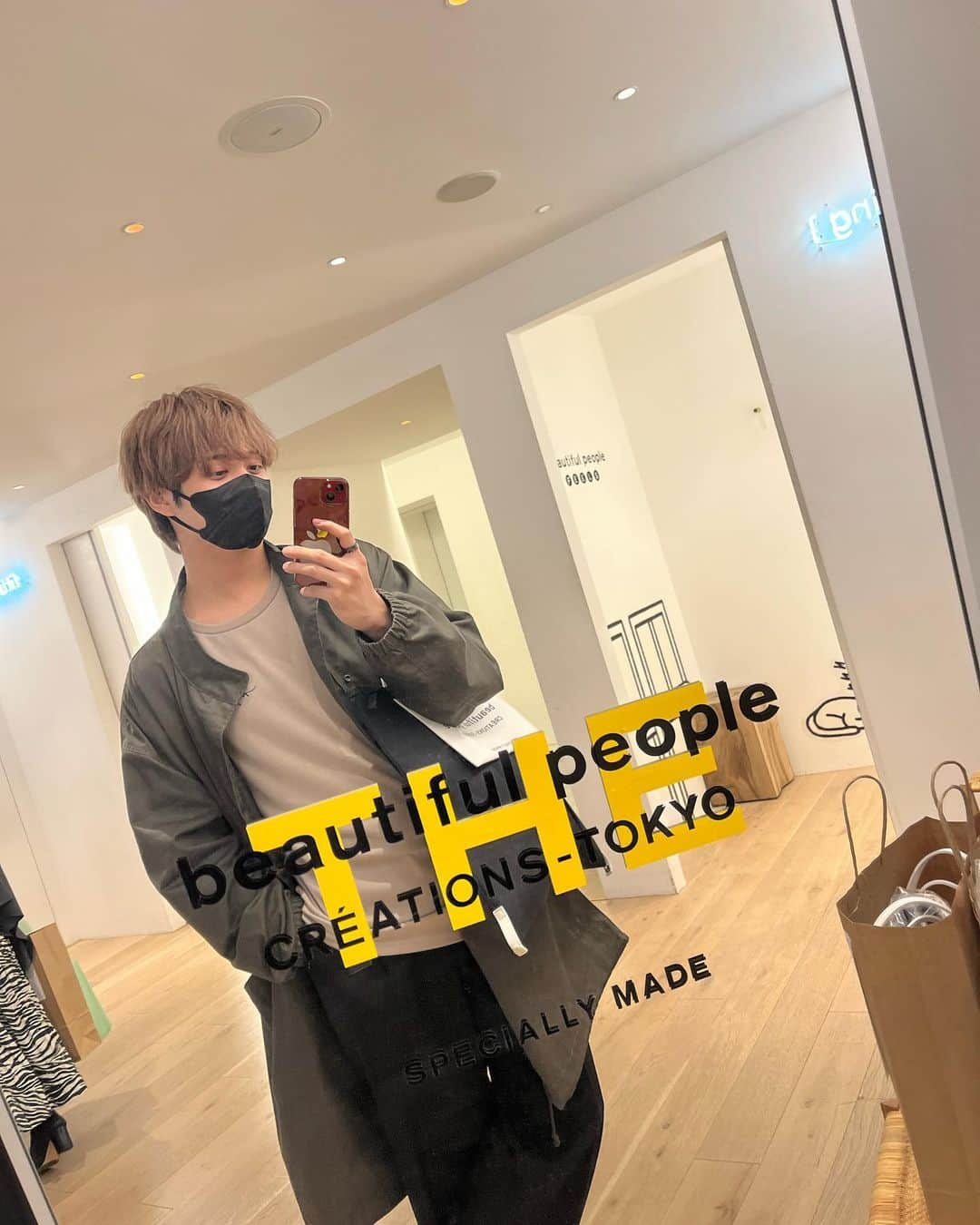 橋本裕太さんのインスタグラム写真 - (橋本裕太Instagram)「beautiful people〜！！ サンプルセールにお邪魔してきました。  優柔不断なもので、、 レジ前に欲しいの2つ並べて 20分くらい頭抱えてた笑」4月14日 19時23分 - yuta_gram