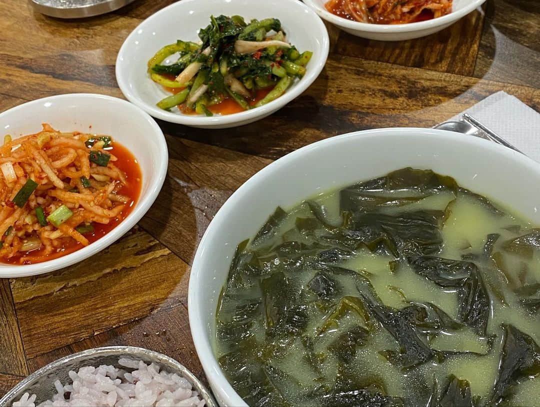 南果歩さんのインスタグラム写真 - (南果歩Instagram)「ミーティング、食事、ミーティング、食事😊🇰🇷😊 食べることは生きること🌈  #ソウル #韓国 #韓国料理 #ミーティング #南果歩 #미나미가호 #kahominami #japaneseactor」4月14日 19時24分 - kaho_minami