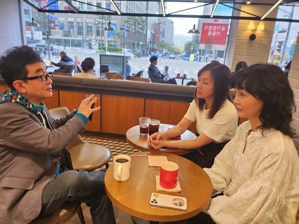 南果歩さんのインスタグラム写真 - (南果歩Instagram)「ミーティング、食事、ミーティング、食事😊🇰🇷😊 食べることは生きること🌈  #ソウル #韓国 #韓国料理 #ミーティング #南果歩 #미나미가호 #kahominami #japaneseactor」4月14日 19時24分 - kaho_minami