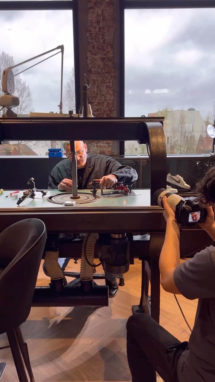 Wannahavesのインスタグラム：「Yesterday we had a fun shoot at the beautiful headquarters of @gassandiamonds 💎🎥  @433nl x @trophybygassan coming soon 👀 Stay tuned!   #wannahaves #gassandiamonds #trophybygassan #client #thesocialbrandagency」