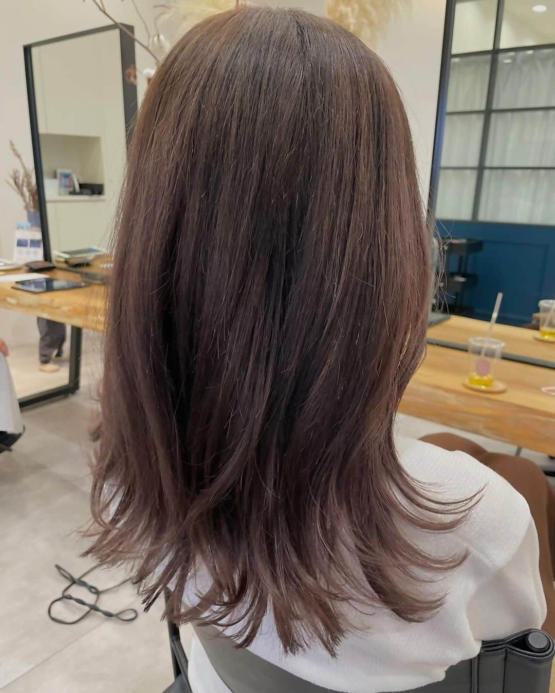 MIYUさんのインスタグラム写真 - (MIYUInstagram)「髪色を暗くしました🖤🤎 久しぶりに美容室に行ってさっぱり気分です♪ Do you like dark hair?」4月14日 19時28分 - miyuasmr