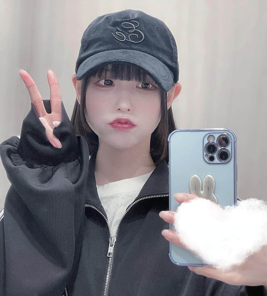 のインスタグラム：「こーゆー日もある、  ．  ．  ．  #ボブ #黒髪ボブ」