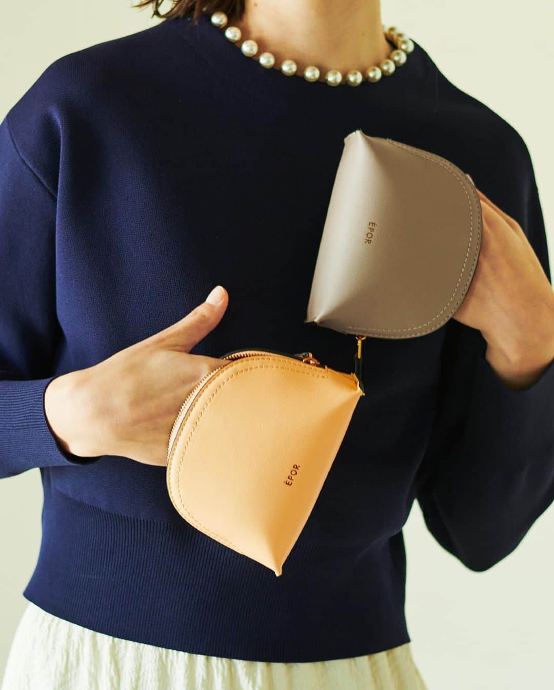 ロペのインスタグラム：「ÉPOR BASIC COLLECTION 2023SS ⁡ 働く女性の通勤バッグを提案する 「ÉPOR(ロペ エポール)」。 第一印象を、ととのった女性に。 デザイン性と多機能で叶えるエレガントな通勤バッグを豊富に揃えます。 ⁡ J'aDoRe JUN ONLINEでご購入いただけます。 ⁡ ⁡ ⁡ #ÉPOR #ロペエポール #2023ss  #美しさととのう #ととのう #通勤バッグ #新生活 #新生活準備 #Ybag  #Dbag #春コーデ #春カラー  #ロペ #ROPÉ #ropejp」