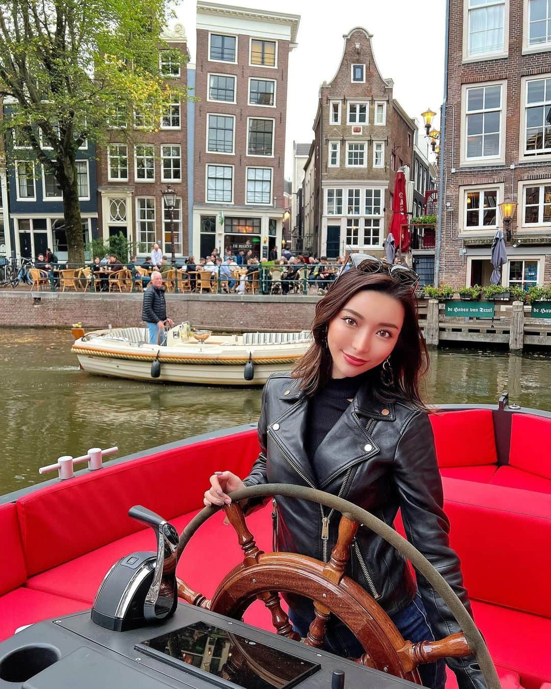 かにゃさんのインスタグラム写真 - (かにゃInstagram)「キャプテンゆうたくんの海賊船でAmsterdamの街を旅した時の🏴‍☠️ ボートかわいくて圧倒的に目立つからみんなレンタルできるか聞いてくる😹✨笑  しかし街並み美し過ぎて今だに毎回感動してる…🥲💓  . . .  #boat #boattrip #boating #boatday #boatride #boattour #canal #canals #canalsofamsterdam #amsterdamcanals #amsterdam #amsterdamcity #amsterdam🇳🇱 #amsterdamlife #netherlands #netherlands🇳🇱 #holland #アムステルダム #アムステルダム生活 #アムステルダムライフ #オランダ #オランダ生活 #運河 #ボート #ボートトリップ」4月14日 19時38分 - kanya_435