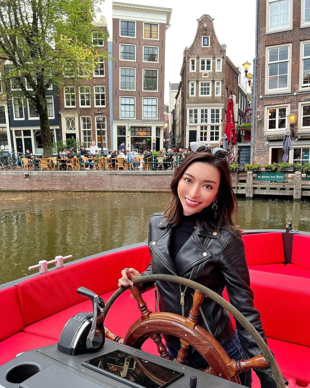 かにゃさんのインスタグラム写真 - (かにゃInstagram)「キャプテンゆうたくんの海賊船でAmsterdamの街を旅した時の🏴‍☠️ ボートかわいくて圧倒的に目立つからみんなレンタルできるか聞いてくる😹✨笑  しかし街並み美し過ぎて今だに毎回感動してる…🥲💓  . . .  #boat #boattrip #boating #boatday #boatride #boattour #canal #canals #canalsofamsterdam #amsterdamcanals #amsterdam #amsterdamcity #amsterdam🇳🇱 #amsterdamlife #netherlands #netherlands🇳🇱 #holland #アムステルダム #アムステルダム生活 #アムステルダムライフ #オランダ #オランダ生活 #運河 #ボート #ボートトリップ」4月14日 19時38分 - kanya_435