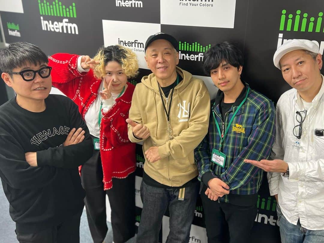 Kensho Onukiさんのインスタグラム写真 - (Kensho OnukiInstagram)「インスタライブのあとはゴキゲンradio！深夜24時スタートのKenrocks Nite ver.2。ゲストには初登場のヤンゲストなバンドHazy Sour Cherryのつづみ&ジュン+Chabe！爽やかだけどロックなスピリット嬉しいねー😊ご期待ください！#kenrocksnite #interfm897 #hazysourcherry #chabe」4月14日 19時40分 - kensho_onuki