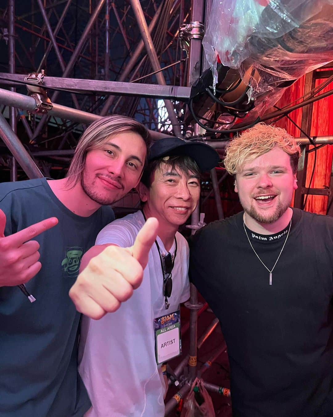 のインスタグラム：「こないだオクタゴンで会ったサブゼロと再会！ #subzero #siamsongkranmusicfestival  #maxmatsuura @subzeroproject」