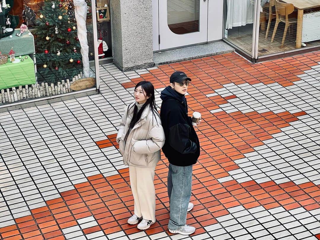 のインスタグラム：「邱老二生日快樂ヾ(*´∀｀*)ﾉ 四月好忙好忙 好多人生日 好多隻羊兒 跟我最近的就是王子勾勾了 好開心有一個我的複製人🤭 最關心大家的大舅🥳 願望都要實現( * ´꒳`* )੭" 一起去世界各地旅行中～」