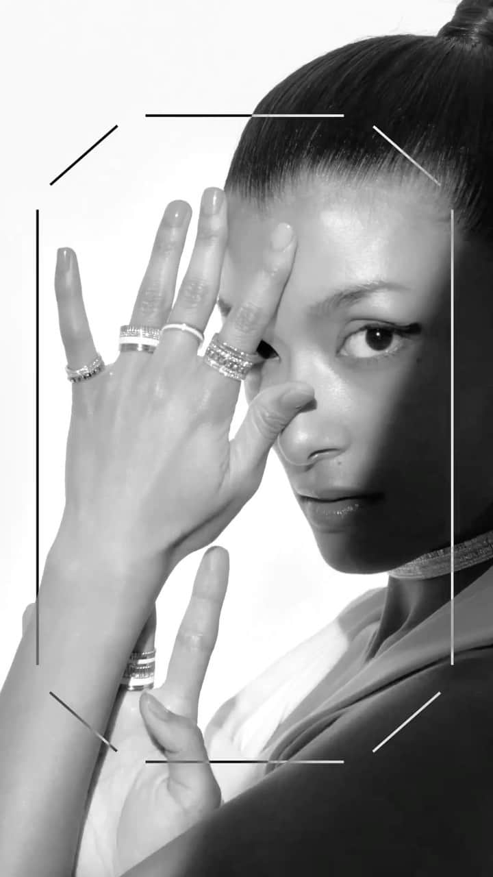 ブシュロンのインスタグラム：「Think you know Quatre White? New Double White Edition is here to open your mind. Rediscover the infinite power of white.⁣ ⁣ #BasicnotBasic⁣ #BoucheronQuatre」