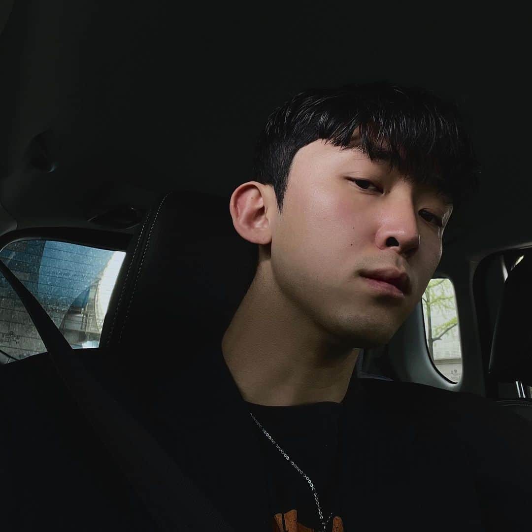 ヒョンミン のインスタグラム：「이틀 밤새고 몽롱한 상태였지만 영감 가득한 하루!! 좋은거 보여줘서 @sunminparkkkk 감사합니다」