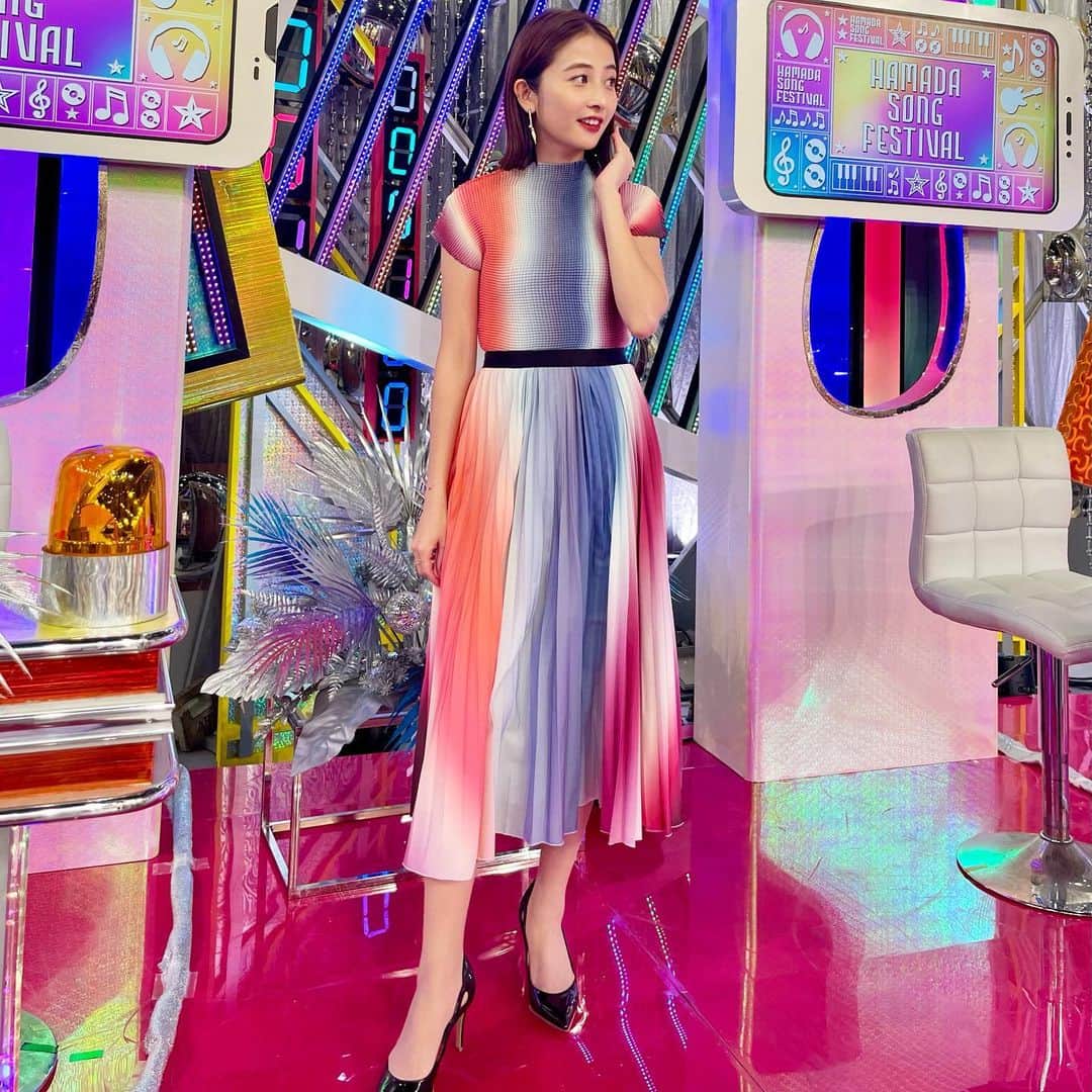 日比麻音子さんのインスタグラム写真 - (日比麻音子Instagram)「オオカミ少年 ハマダ歌謡祭 放送中です🎤 #金曜日 #オオカミ少年 ...