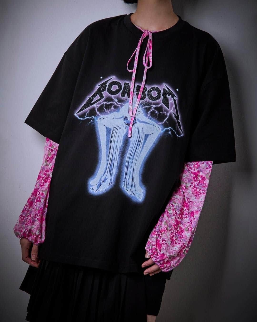 のインスタグラム：「【BONBOM】>>> New Arrivals  BONBOM 2023 Spring/Summer collection  ☑︎ Oversized Tshirt ☑︎ Floral Bohemian Blouse  ◼︎RESTIR BOUTIQUE  IN STORE NOW ◼︎RESTIR ONLINE STORE 4/14(fri) 19:00〜販売開始  #womens #ss23 #RESTIR #bonbom」