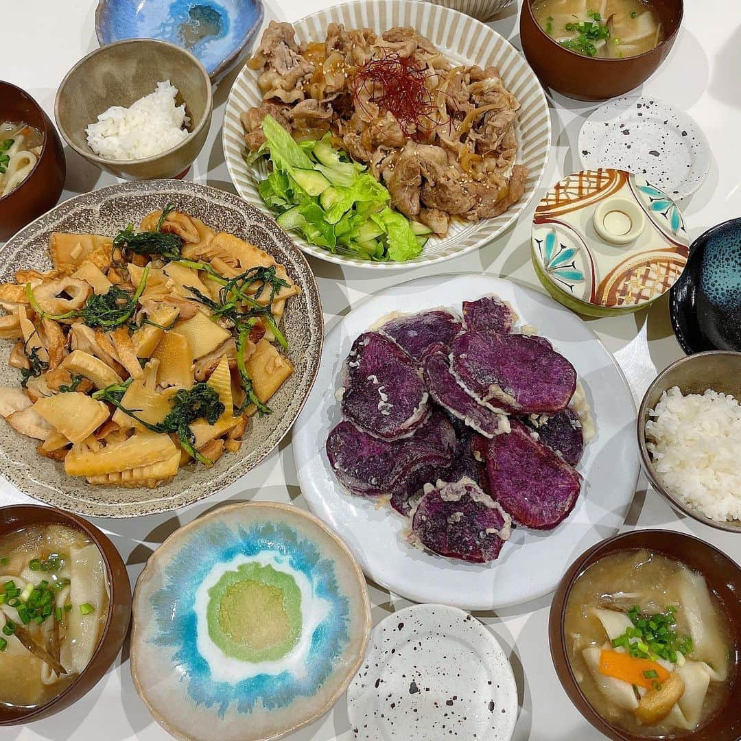 momoさんのインスタグラム写真 - (momoInstagram)「#晩御飯#食費月2万円   生姜焼き 筍と厚揚げの煮物 紫芋の天ぷら だんご汁  初登校もなんとか💮👏 今日は早く寝てくださいな🥳   #晩ごはん#晩ご飯#夕食#夕御飯#夕食#おうちごはん#節約#節約ご飯#晩御飯#デリスタグラム#デリスタグラマー#クッキングラム#ワーママ#大分#instafood」4月14日 20時08分 - m.o.m.o.k