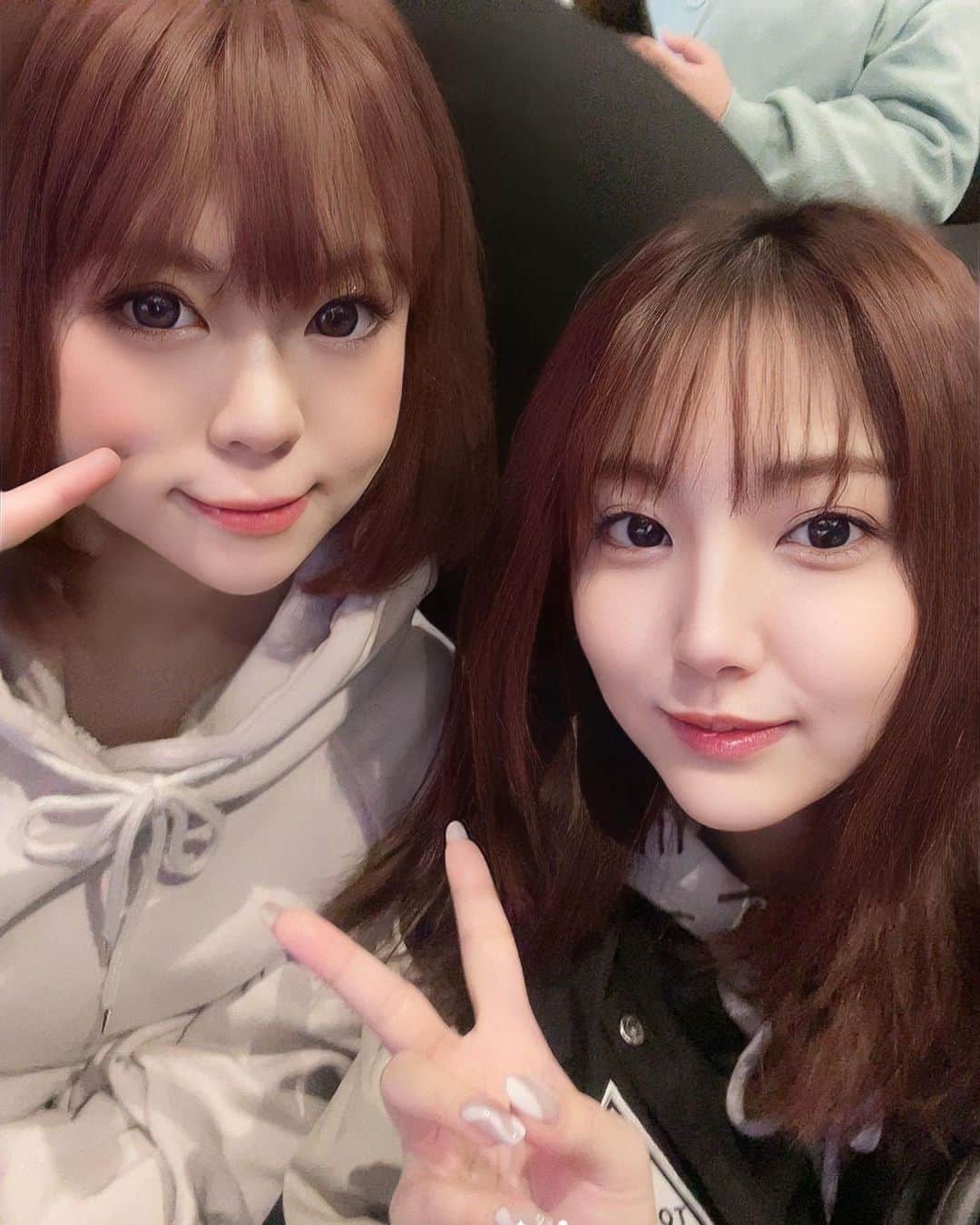 のインスタグラム：「しゅっきんだよ！ 今日はコナンの映画初日！ 見てきたよ〜！面白かった🥺💗 今回結構うるっとくるシーン多かった気がするし、今回も推しがかっこよかった(赤井秀一)  #バルセロナグループ #ピーアンドジェー #札幌 #すすきの #ススキノ #キャバクラ #キャバ嬢 #キャバクラ嬢 #ニュークラブ #ニュークラ #ニュークラ嬢 #キャバ #ラウンジ #ラウンジ嬢 #ガールズバー #ホステス #すすきのキャバクラ #すすきのキャバ嬢 #すすきのグルメ #札幌旅行  #可愛い #可愛い女の子 #銀座 #六本木 #北新地 #錦 #中州 #名探偵コナン  #黒鉄の魚影 #コナン」