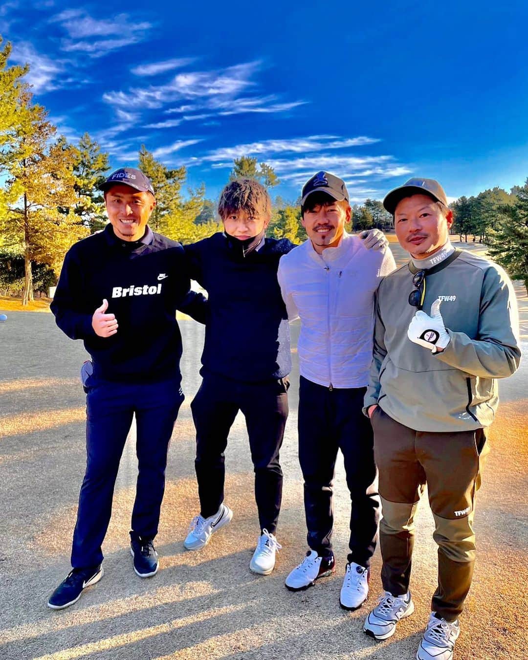 松井大輔のインスタグラム：「ゴルフ部  #初心者 #golf #ゴルフ #ゴルフコーデ」