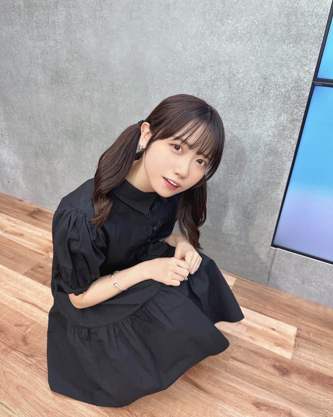 来栖りんのインスタグラム：「本日は特典ブロマイドサイン会ありがとうございました！ 明日から名古屋、大阪へお邪魔させていただきますよ〜 楽しみ！まっててね🐨  お衣装協力: @merryjenny_instagram」