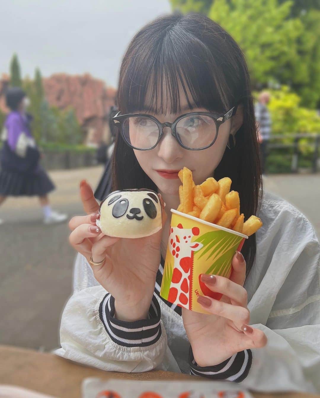 八角瑛子のインスタグラム：「18,000歩あるいた🐼💭  しゃおしゃお可愛い…  #上野動物園　#シャオシャオとレイレイ  #シャオシャオ　#マヌルネコ　#スマトラトラ　 #ジャイアントパンダ  #パンダ」