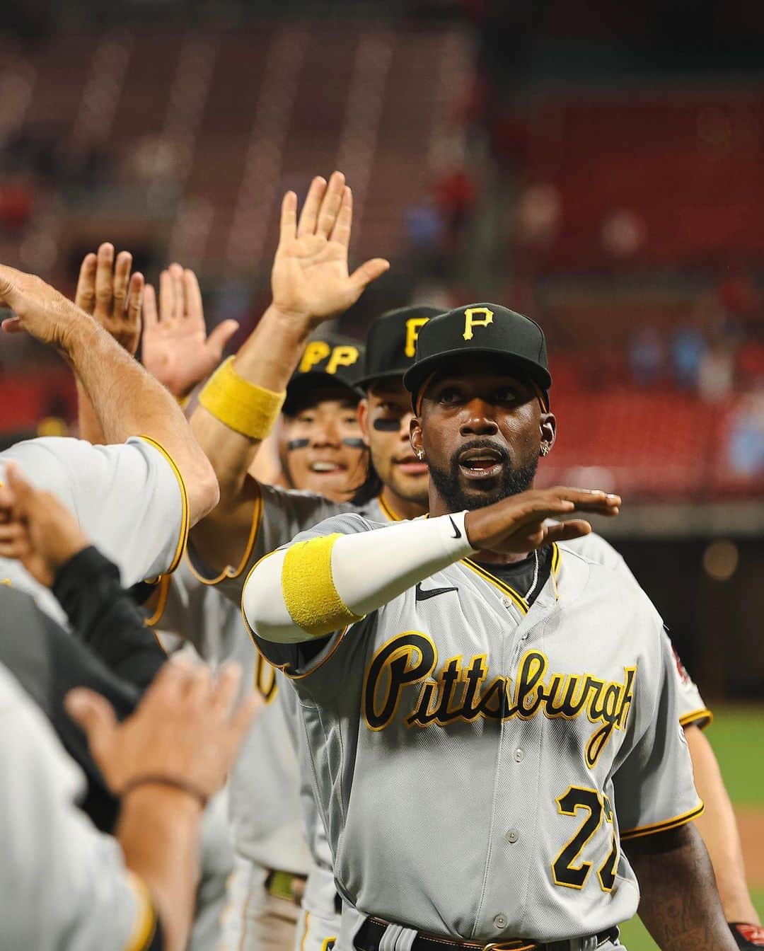 ピッツバーグ・パイレーツのインスタグラム：「#RaiseIt 🏴‍☠️」