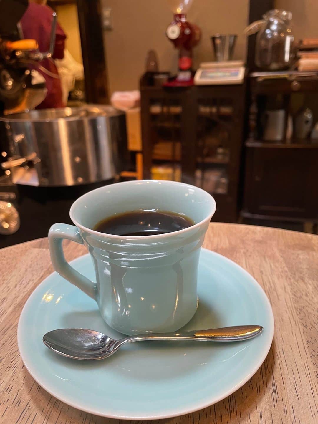 テレビ朝日アナウンサー公式さんのインスタグラム写真 - (テレビ朝日アナウンサー公式Instagram)「#久保田直子 アナの【最高の一杯】は「仕事が終わって飲む一杯、ブラックコーヒー。ホットで💁‍♀️」 何ヵ所かいきつけの喫茶店があり、コーヒーを飲みながらただただボーっとするのが至福の時間。気づいたら2時間くらい経っていることも😂切りかえるのに欠かせない一杯です。  #ブラックコーヒー #喫茶店 @naoko_kubota_ex」4月14日 12時00分 - tvasahi_announcers