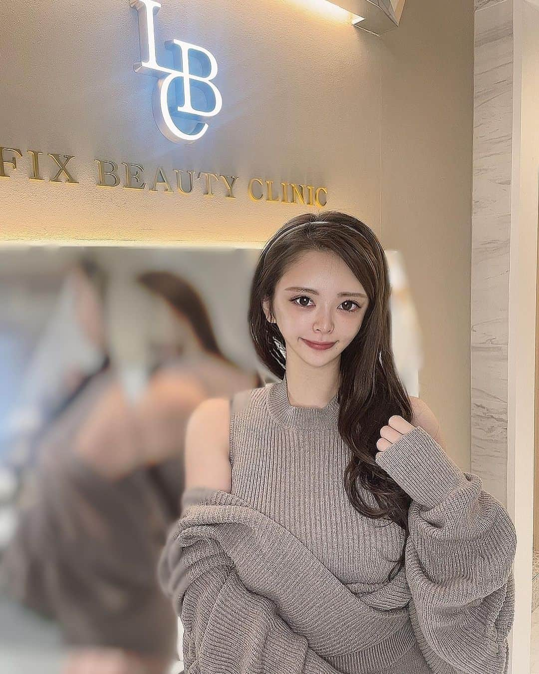 ゆいさんのインスタグラム写真 - (ゆいInstagram)「. . .  顔の脱毛行ってきた時の💞  @lifix_beauty_clinic   施術はもちろん、 設備もよすぎてリピ確💮  このクリニックは5階にあるんだけど 2.3.4階はジムになってて 1階にはプロテインcafeがあったよ🌟🌟  "私のインスタ見た" と伝えると.今月中の予約 全施術20%off🫣 になるみたいです💞 よかったら行ってみてね❤️  . . .  #LBC#リフィックスビューティークリニック#大阪美容クリニック #整形 #アートメイク #脱毛 #医療脱毛 #美白ケア #白玉点滴 #美容 #かわいいは作れる #丸顔 #パーソナルトレーニング #筋トレ #ヒアルロン酸 #小顔 #ギャル #カラコン #肌管理 #ダイエット #プロテイン #くびれ #ヒップアップ #キャバ嬢 #ミナミ #心斎橋 #美容外科 #大阪 #トーニング #フォトフェイシャル」4月14日 12時00分 - yui.9797