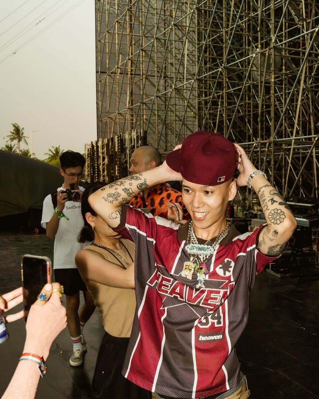 Awichさんのインスタグラム写真 - (AwichInstagram)「ขอบคุณค่ะ🇹🇭❤️🙏 ฉันรักคุณประเทศไทย🙏❤️‍🔥 @rollingloud.th was so much fun thank you everyone for being there💗🥰🙏  📸 @ega_film」4月14日 12時10分 - awich098