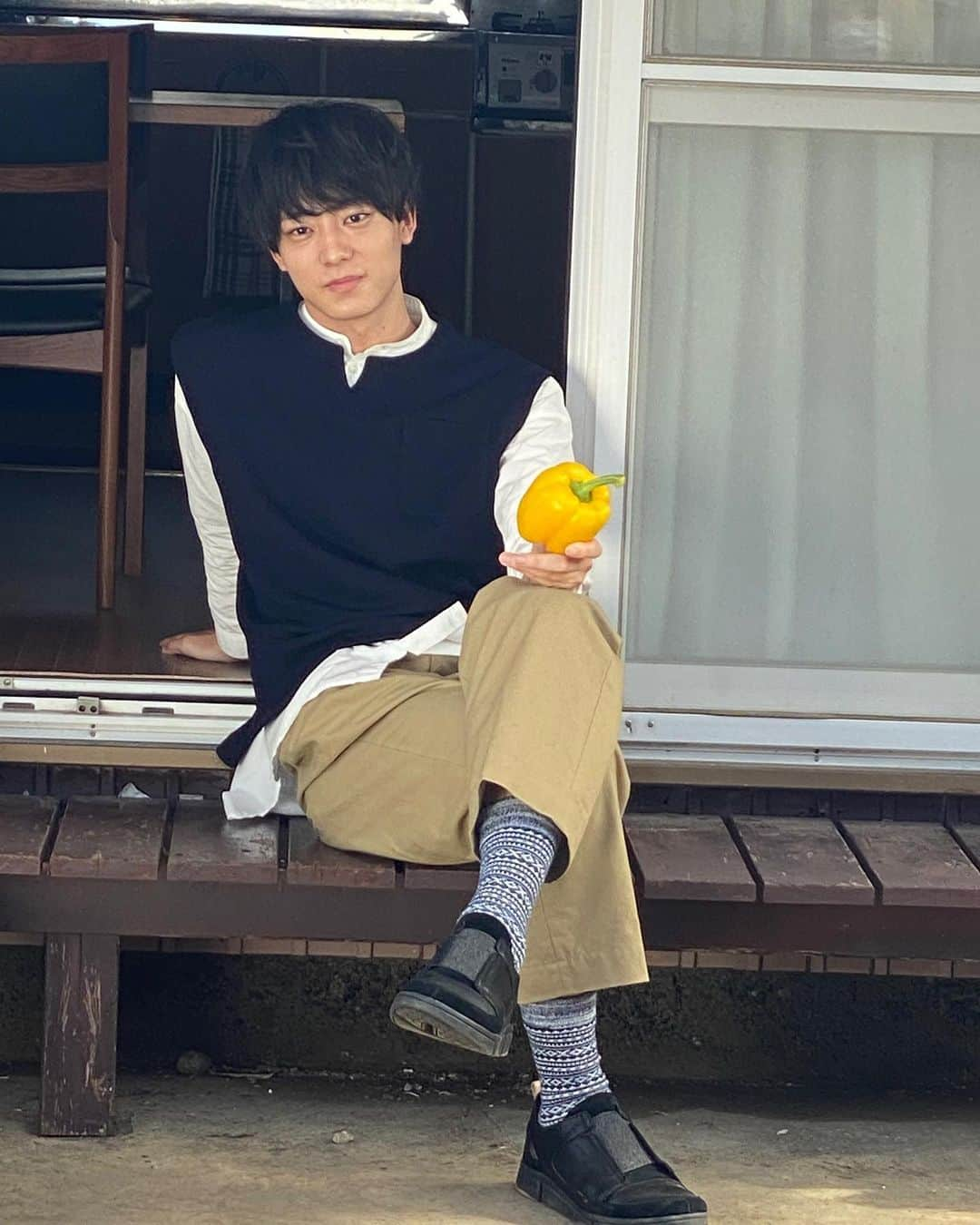 ホリプロ Actorさんのインスタグラム写真 - (ホリプロ ActorInstagram)「#井上祐貴  「にがくてあまい」 【本日4/14(金)12時】から 新しい映像配信サービス"Lemino"にて配信がスタートしました！🫑  東海テレビでは【4月19日(水)25時35分】から放送スタートです🫣📺  男子校のイケメン美術教師でベジタリアン🥕な 片山渚 役で出演します！ ぜひご覧ください📣  #にがくてあまい #キービジュアル撮影 の #オフショット #高校教師 な #オフショット #撮影合間 #📷   #Lemino #東海テレビ #ドラマ  #石井正則 #西野遼 #ホリプロ #horipro」4月14日 12時10分 - horipro_official_actor