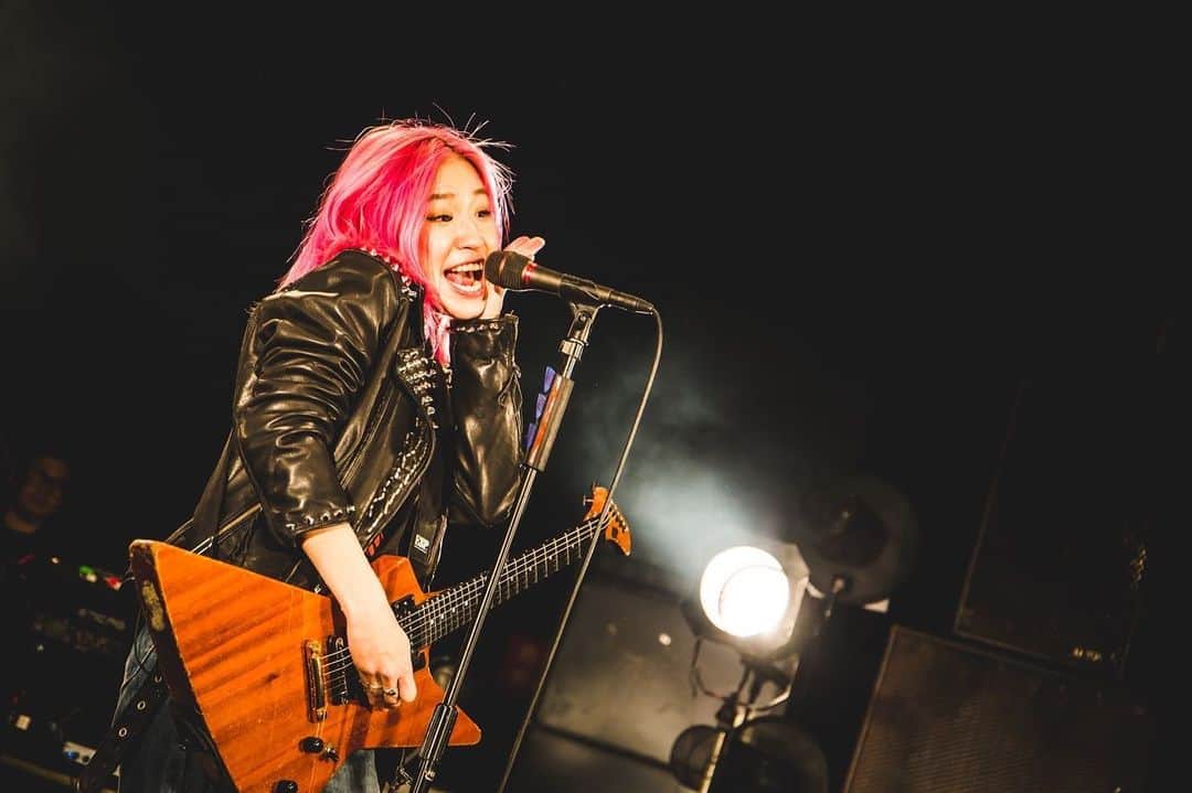 あやぺたのインスタグラム：「THE INTERRUPTERS JAPAN TOUR 2023 PUNKSPRING EXTRA SHOWS  2023.3.28(TUE)恵比寿LIQUID LOOM  photo by @naoto_iwabuchi_   #theinterrupters  #dizzysunfist」