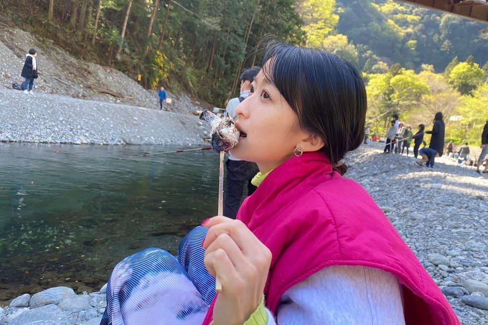 中江友梨のインスタグラム：「この前川釣りした🐟 最後の写真が臨場感すごいし子供みたい👶」