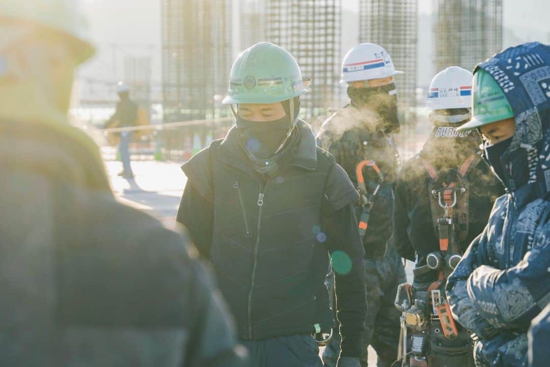 佐藤俊斗さんのインスタグラム写真 - (佐藤俊斗Instagram)「清水建設さん運営の『現場図鑑』に参加させていただきました。  自分自身の感性で切り取った未完成の美しい空間、勇ましい職人さん達の姿を是非ご覧ください。  @genbazukan」4月14日 12時22分 - shuntosato