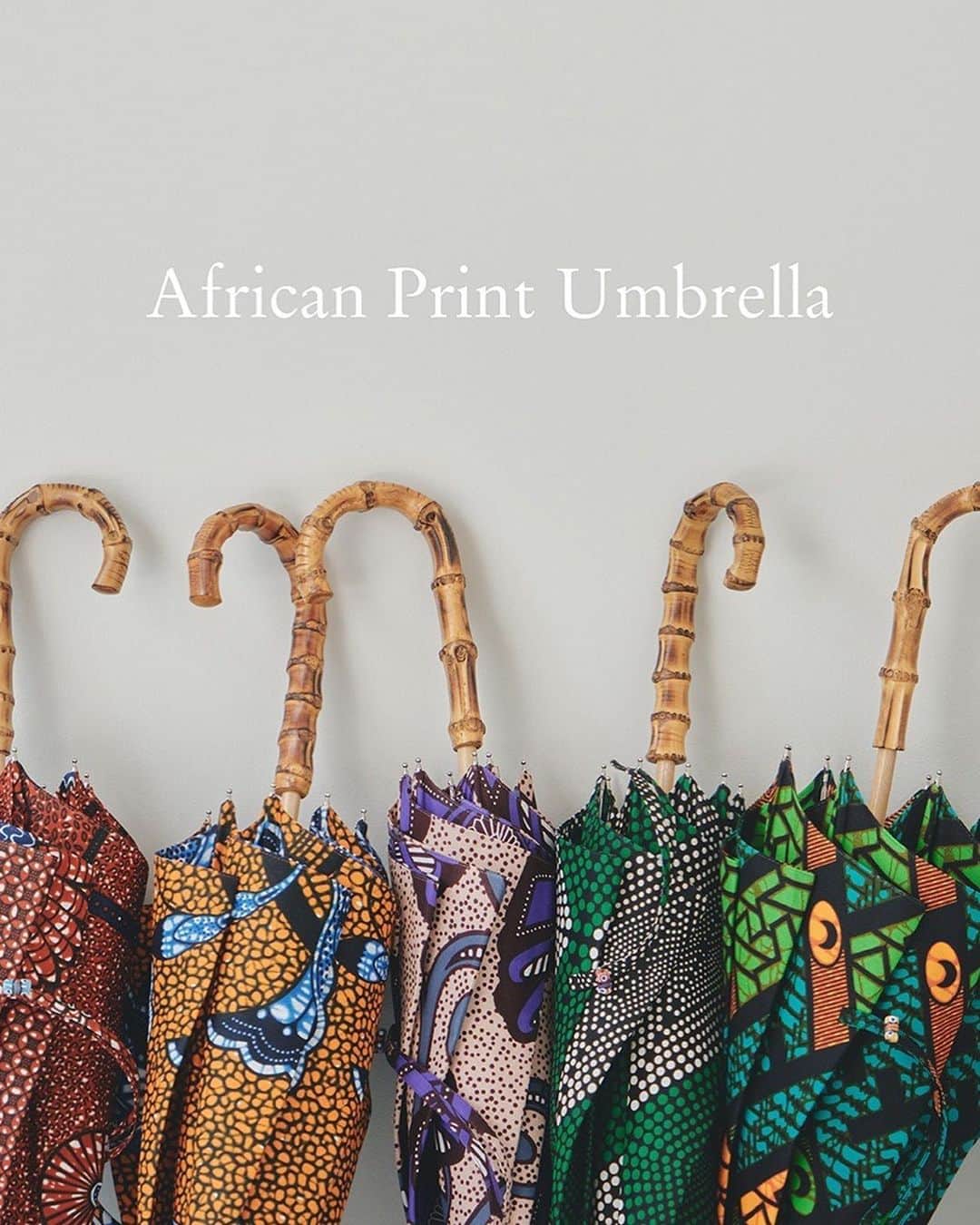 lifes_officialさんのインスタグラム写真 - (lifes_officialInstagram)「04.14（ fri ）online store 20:00 in stock  African Print Umbrella   選りすぐりのパーニュ(アフリカの民族布)を使用した日傘。竹ハンドル仕様で軽くて持ちやすく、布の組み合わせや止め具のアフリカンビーズがポイント。TODAYFUL の服にも合うカラーバリエーションで、差し色にぴったりです。撥水加工済みですが、基本的に日傘としての使用を推奨しております。  #lifes_select」4月14日 12時32分 - todayful_