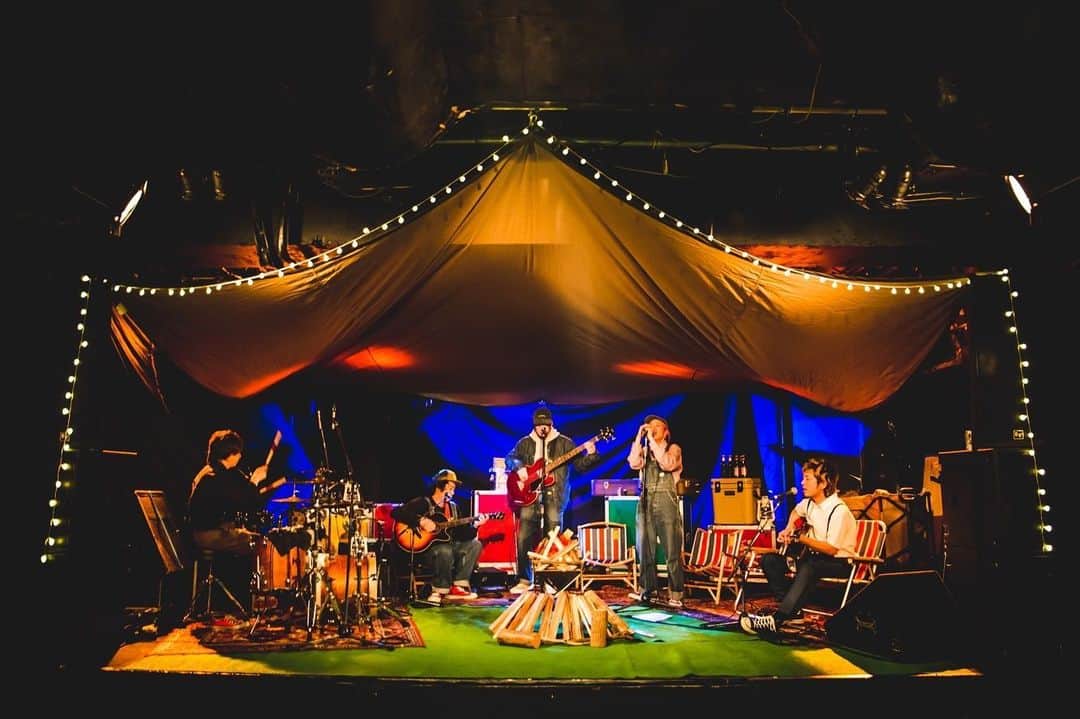 あやぺたのインスタグラム：「2023.3.31(金) 越谷 EASYGOINGS  organic dustbox presents. "The Smell Of Spring 2023" ~acoustic session~  organic dustboxにゲストとして参加させてもらいました🫶 前日のリハから　 ちょーーーーー楽しいすぎて 歌うの気持ちよすぎてやばたにえんやし ビールもみんなたくさん買ってくれてありがとう🥺 仲間に入れてくれたorganic dustbox、ほんとうにありがとうございます🥺🥺🥺 また仲間に入りたい！！！！！！！！  photo by @naoto_iwabuchi_」