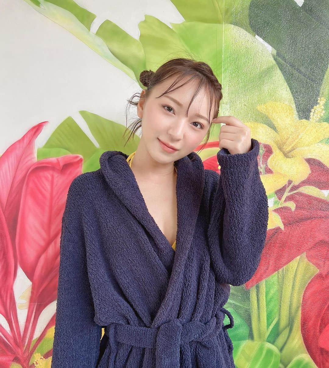 塩川莉世のインスタグラム：「沖縄で撮影してきました🛩🌸 . . 3日間いろんな場所いって、こんなに楽しめた沖縄は初めてでした！！！！！撮影チームの皆様もありがとうございました🤍 完成を楽しみにしててください〜((´∀｀*)) . . . #グラビア #撮影 #カメラ #ポートレート #沖縄 #沖縄旅行 #沖縄そば」