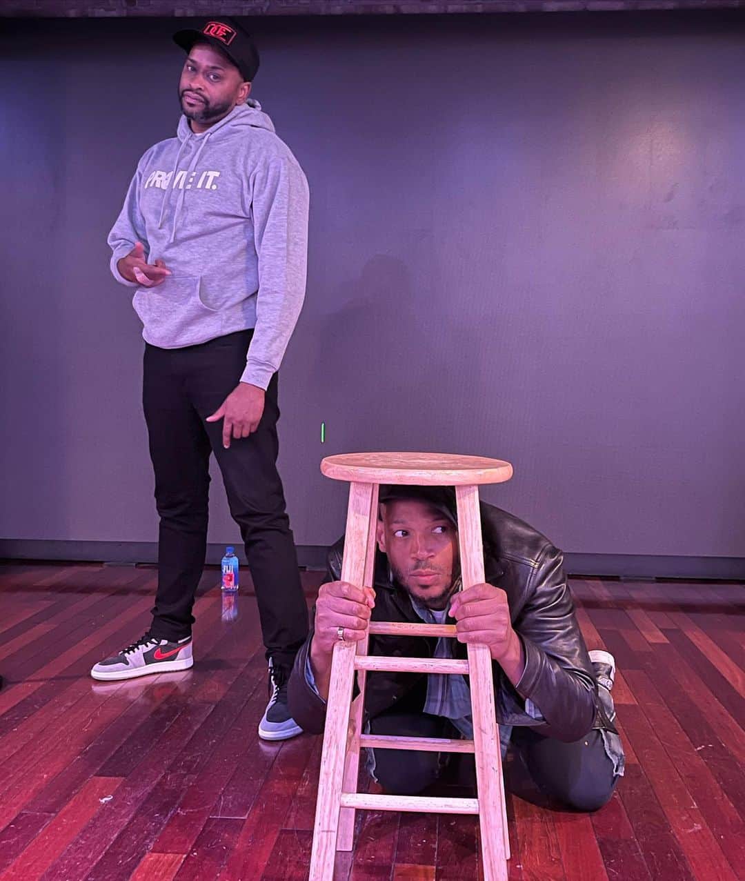 マーロン・ウェイアンズのインスタグラム：「The irony of this picture is the stage is the ONLY PLACE I feel FREE.」
