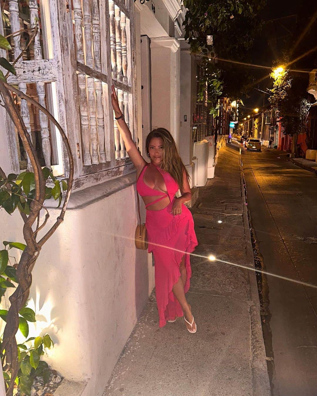 ジェシカ・バーチアーガのインスタグラム：「I’ve been sitting here thinking of a birthday caption, and almost just put a 🥳🥳 emoji… but the more I think about it, I wanted to express how happy these past few years have been for me. I met the most amazing man in 2020 on a friends trip to Mexico, never did I ever think I would meet my future husband out of the country, while I was trying to “live my best life” lol.. Now fast forward almost 3 years later we got married last month and this week I turned the big (I can’t even get myself to say the age yet lol) 40.   I’m writing this to say its never too late. I know the constant pressure of the world can make us feel (especially women) that we are on a time limit to find love and have a family. I met my husband at 37, got engaged and married at 39. Trust Gods timing ❤️🥰  Happy Birthday to Me 4-11-23 Cheers to 40! I’m the happiest I’ve ever been. More excited than ever for the future   (Side note it was actually my husbands idea for me to verbally express myself in this post, because I never do lol.)」