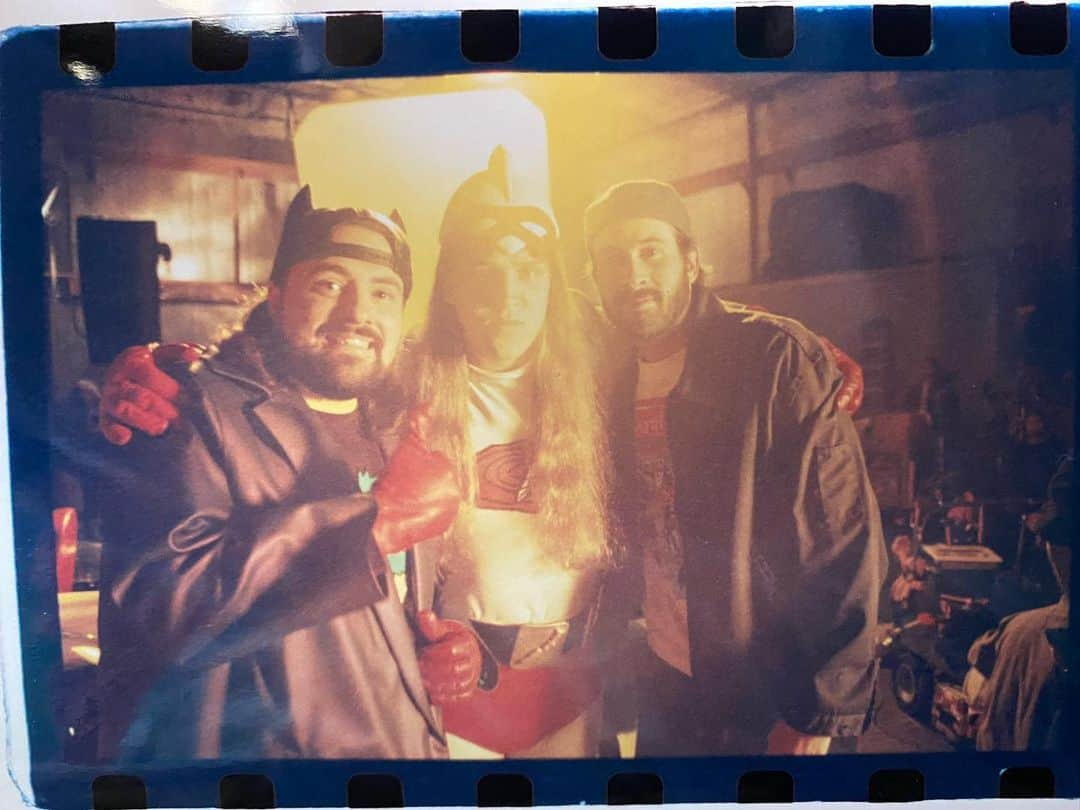 ケヴィン・スミスさんのインスタグラム写真 - (ケヴィン・スミスInstagram)「Meanwhile, in the BluntCave… Giggles galore while rehearsing the @jasonlee scene with @jaymewes back in 2001 on the set of @jayandsilentbob Strike Back! This was some of the most fun I ever had while “working”. And ever since then, folks have asked me “When are you gonna make a *real* Bluntman & Chronic movie?” Looking back at these pics, I’m starting to wonder why we never did just that. (Photos by @samosier!) #KevinSmith #JasonMewes #JasonLee #bluntmanandchronic #jayandsilentbobstrikeback」4月14日 13時05分 - thatkevinsmith