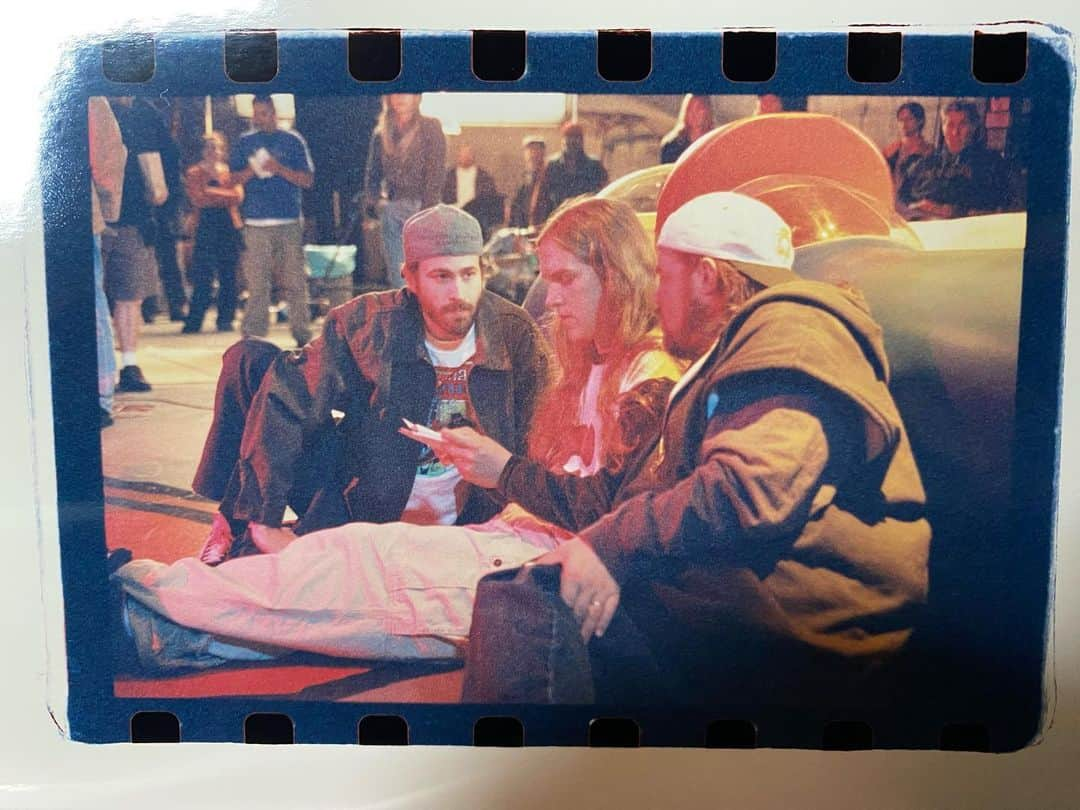 ケヴィン・スミスさんのインスタグラム写真 - (ケヴィン・スミスInstagram)「Meanwhile, in the BluntCave… Giggles galore while rehearsing the @jasonlee scene with @jaymewes back in 2001 on the set of @jayandsilentbob Strike Back! This was some of the most fun I ever had while “working”. And ever since then, folks have asked me “When are you gonna make a *real* Bluntman & Chronic movie?” Looking back at these pics, I’m starting to wonder why we never did just that. (Photos by @samosier!) #KevinSmith #JasonMewes #JasonLee #bluntmanandchronic #jayandsilentbobstrikeback」4月14日 13時05分 - thatkevinsmith