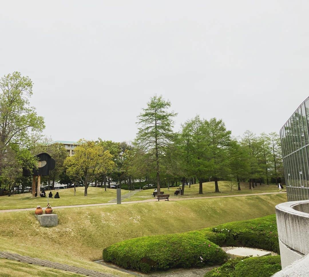 松宮宏のインスタグラム：「芸大の新学期。藤森さんの茶室のとこでお弁当。」