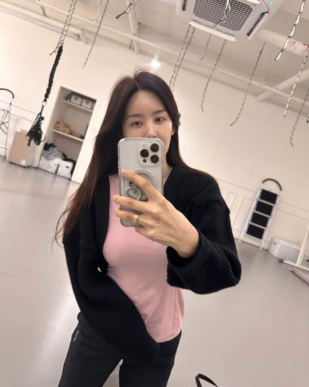 パク・ソルミのインスタグラム：「운동후 꿀보충💙  #번지피트니스 #잇츠허니 #트러플허니 #리온서재  @synn__official  @mj_lalala_」