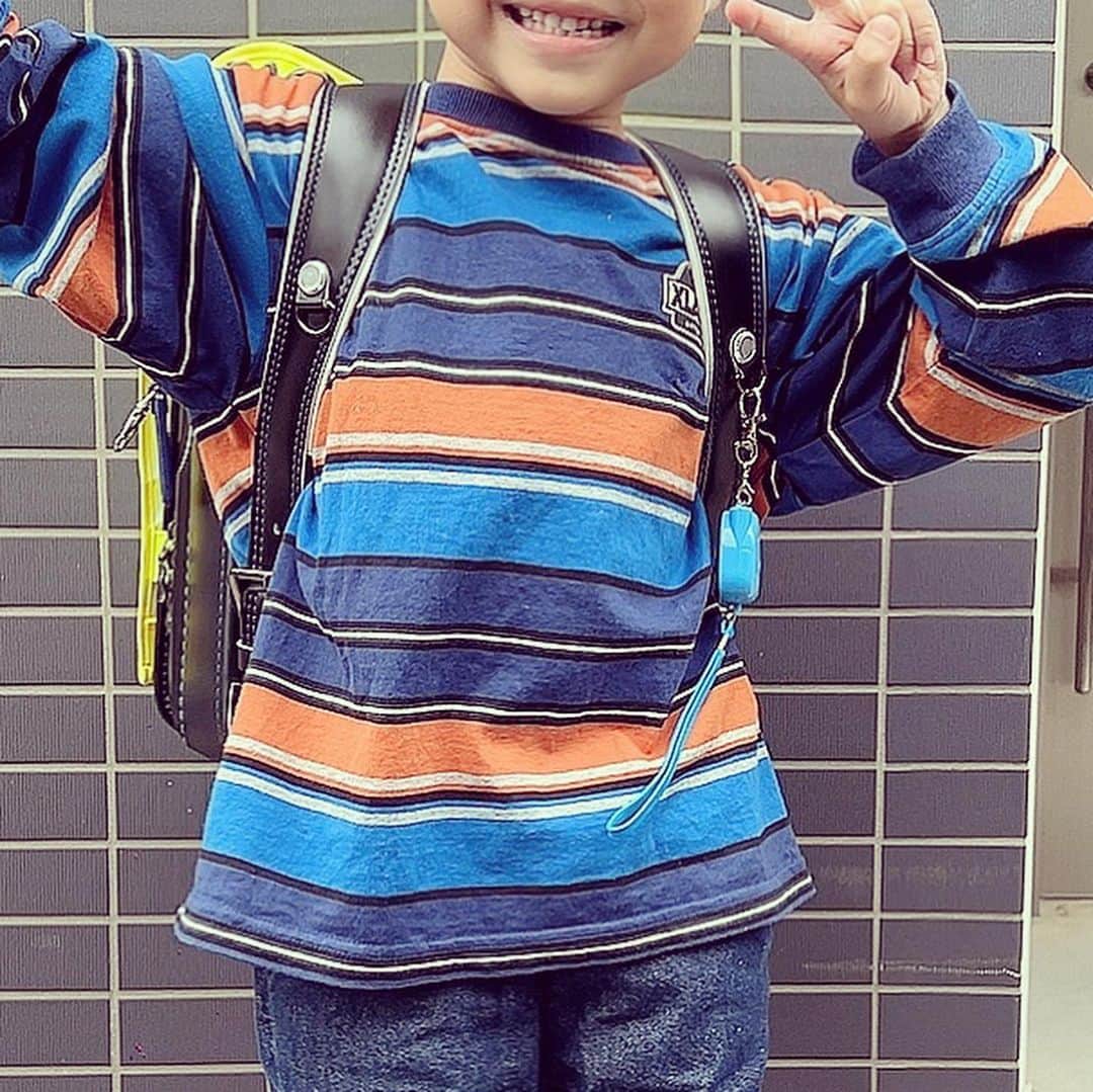 為近あんなさんのインスタグラム写真 - (為近あんなInstagram)「小学生になった我が子を守る防犯グッズ ・キッズケータイ(私がdocomoなので一緒にしました) ・防犯ブザー ・みてねみまもりGPS  みてねのアプリは生まれた時から愛用していて、学校にスマホは持ち込みNGなのでランドセルにGPSを入れることにしました。 紛失防止にストラップとストラップホルダーが付いてるのでランドセルに入れてても安心૮ ・ ·̫ ・ ა 家と学校が近いと言ってもやはり心配なのとスマホのGPSより精度が高いので✌️  みてねみまもりGPS 【初月無料になる紹介コード】RZS1BJ  ちなみにAmazonで買ったらセールと被ってて安く買えました🫶  #みてねアプリ#みてねみまもりgps #gps#小学生ママ#みまもりgps#キッズケータイ#防犯グッズ#防犯対策#子どものいる暮らし#シンママ#シングルマザー#為近あんな#instagood#followme」4月14日 13時18分 - tamechika_anna